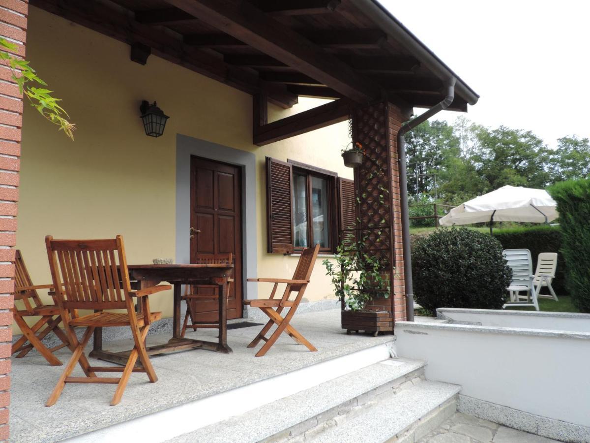 Casa Vacanza Il Glicine Casale Corte Cerro Exterior photo