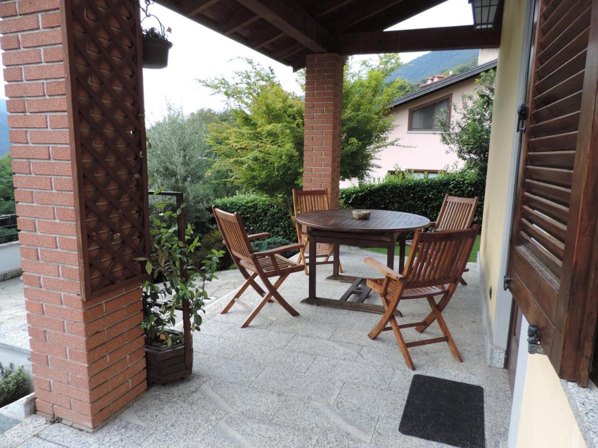 Casa Vacanza Il Glicine Casale Corte Cerro Exterior photo